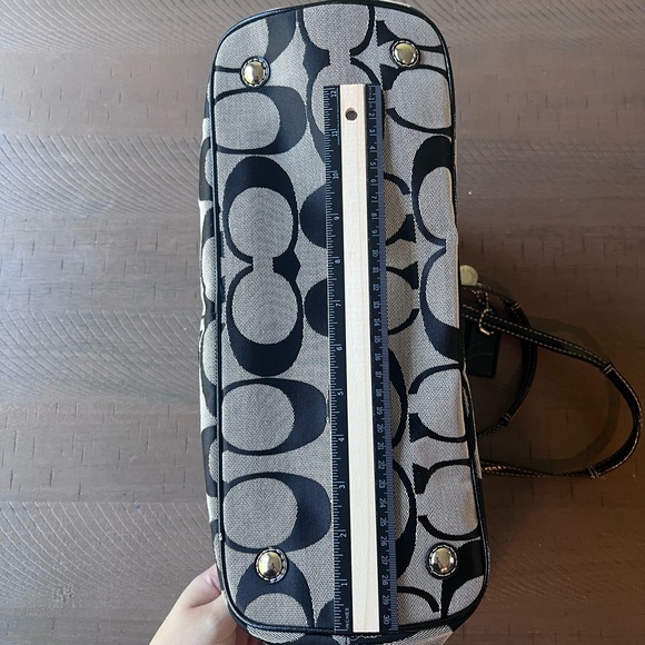 Vintage Coach handbag, like new. - Picture 3 of 4